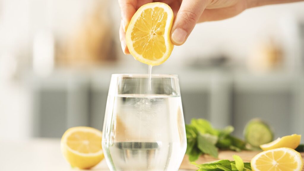 Lemon Water Benefits and Side Effects: Who Should Avoid This Popular Summer Drink?