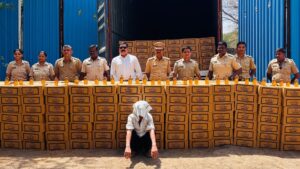 Pune-Mumbai Highway: State Excise Department Seizes Illegal Liquor and Vehicle Worth Over ₹1.35 Crore 