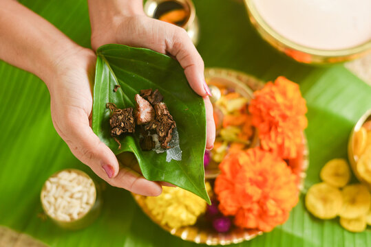 Guruji Dakshina May Rise by 30% Ahead of Shravan and Ganesh Festival; Religious Rituals Set to Become Costlier