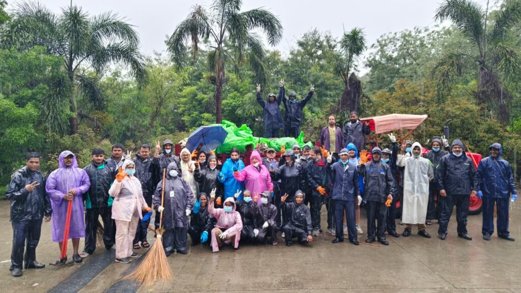 Pune: Lodha Belmondo Residents Clean Illegal Garbage Dump Despite Heavy Rain  