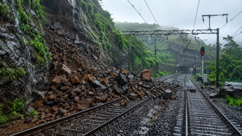 Mumbai–Pune Rail Services Hit By Landslide Near Lonavala; 16 Trains Cancelled, Flights Disrupted
