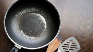 Single Scratch on Non-Stick Pan May Release 9,100 Microplastic Particles Into Food: Study